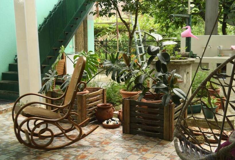 پانسیون Guest House Green House