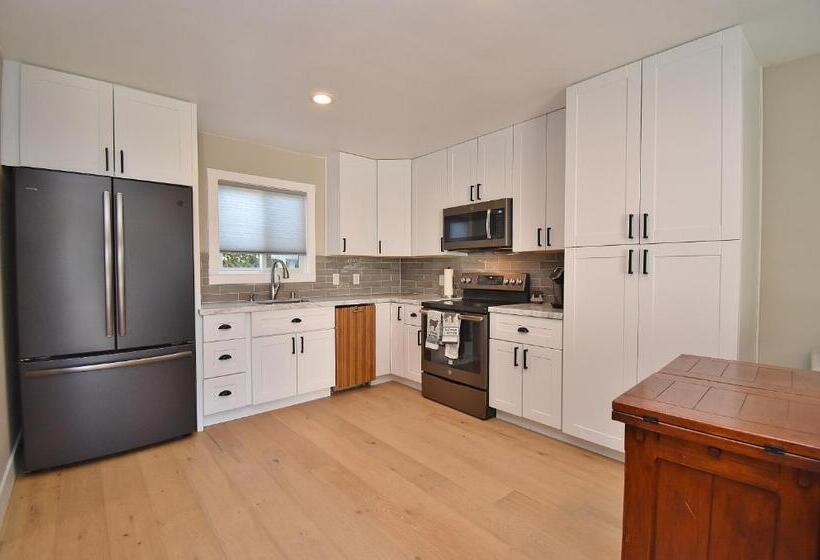 펜션 Modern Immaculate Downtown Cottage With Private Yard