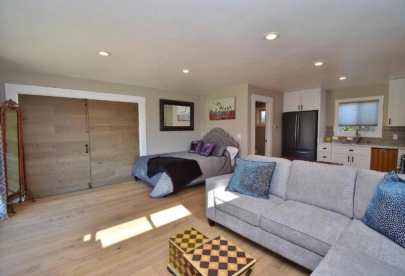 펜션 Modern Immaculate Downtown Cottage With Private Yard