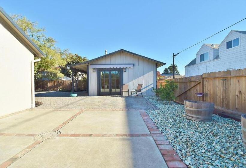 펜션 Modern Immaculate Downtown Cottage With Private Yard