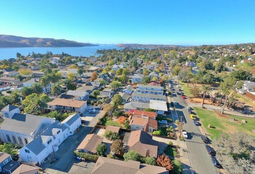 펜션 Modern Immaculate Downtown Cottage With Private Yard