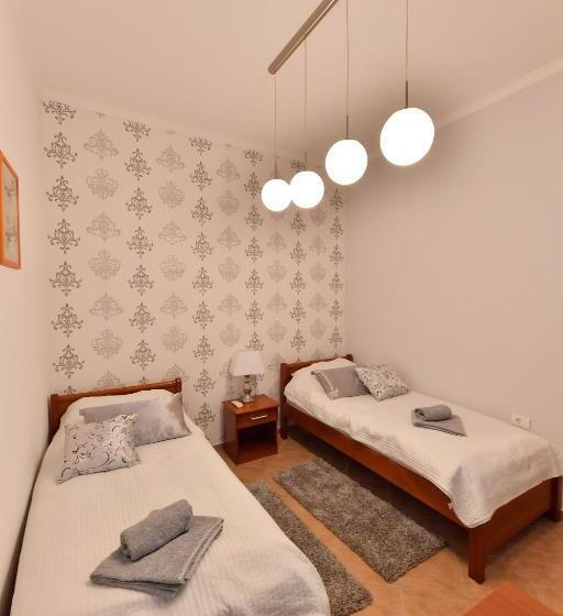 پانسیون Prenoćište Dvorište