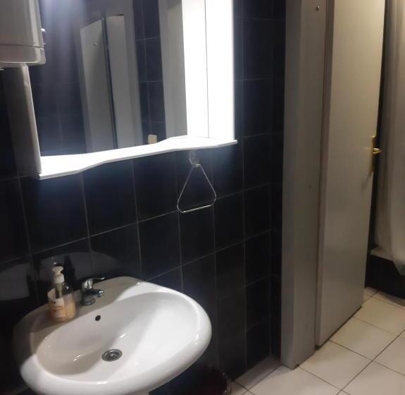 پانسیون Saradis