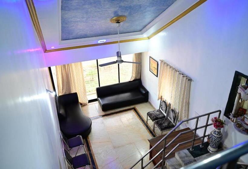 פנסיון Seeyarm Stay Omkar Villa