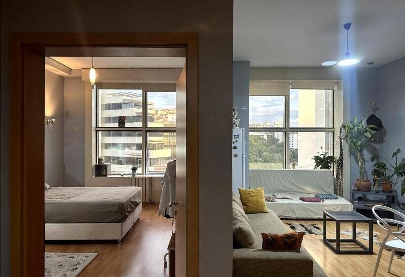 بنسيون Spacious And Airy , 5 Min Walk To Nişantaşı