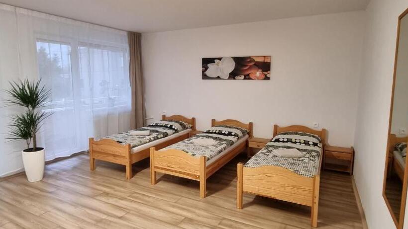 بنسيون Ubytovanie Funstar Topoľčany