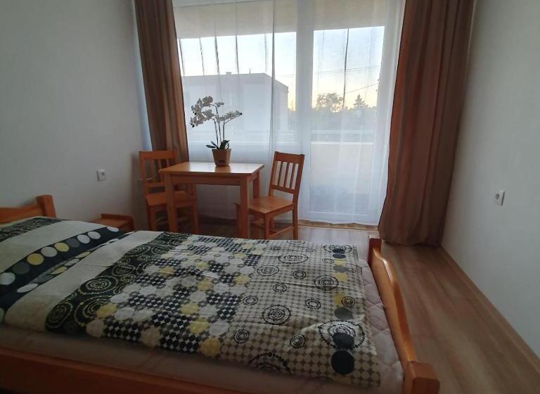 بنسيون Ubytovanie Funstar Topoľčany