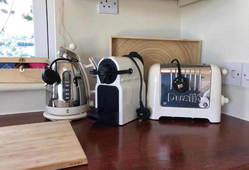 פנסיון Waterfront Chic Studio