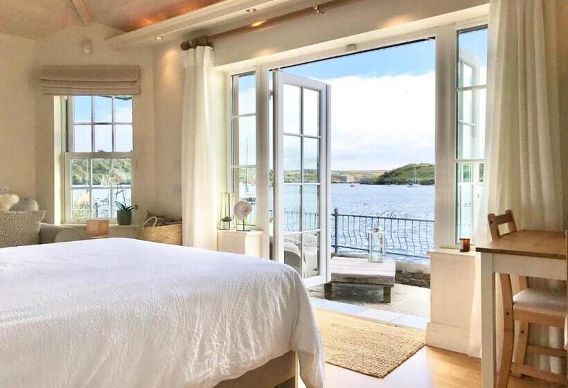 פנסיון Waterfront Chic Studio