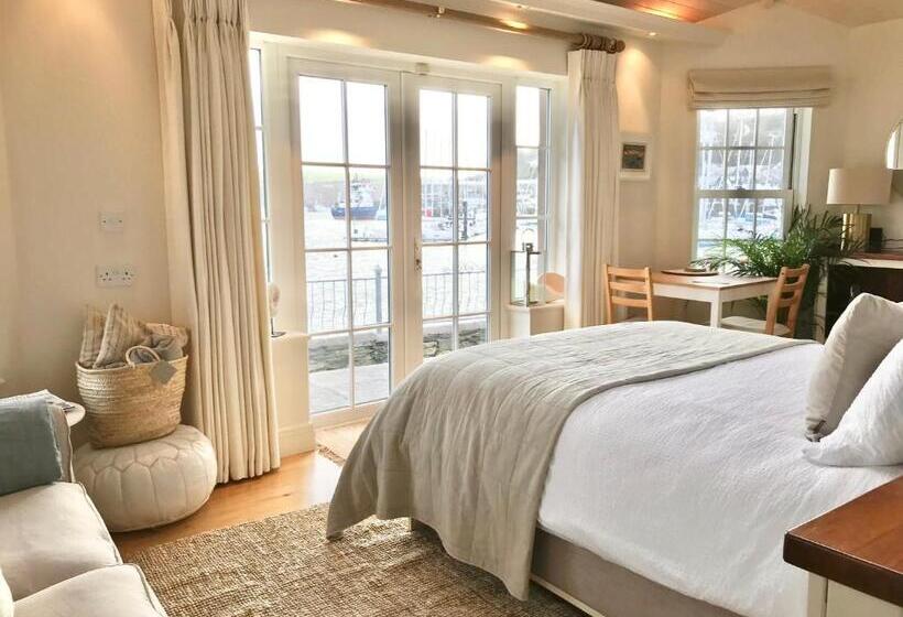 פנסיון Waterfront Chic Studio