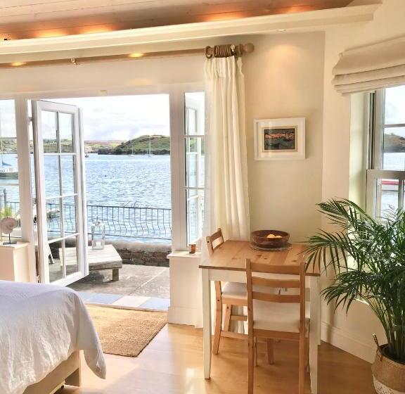 פנסיון Waterfront Chic Studio