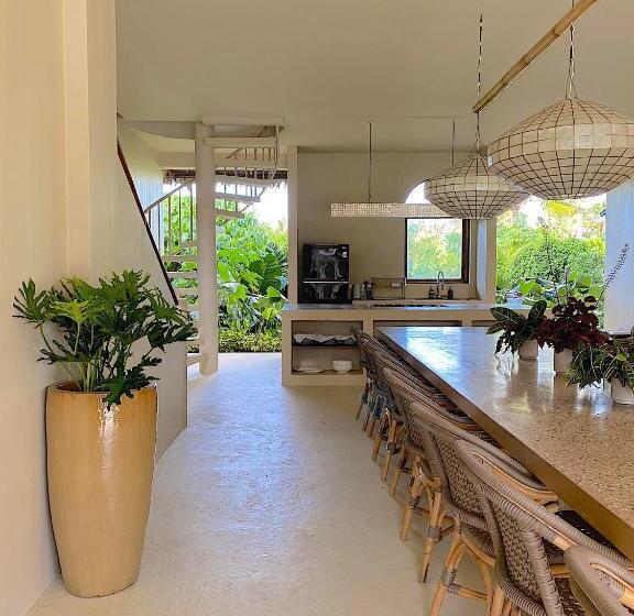 استراحتگاه Schönhouse Villa Siargao