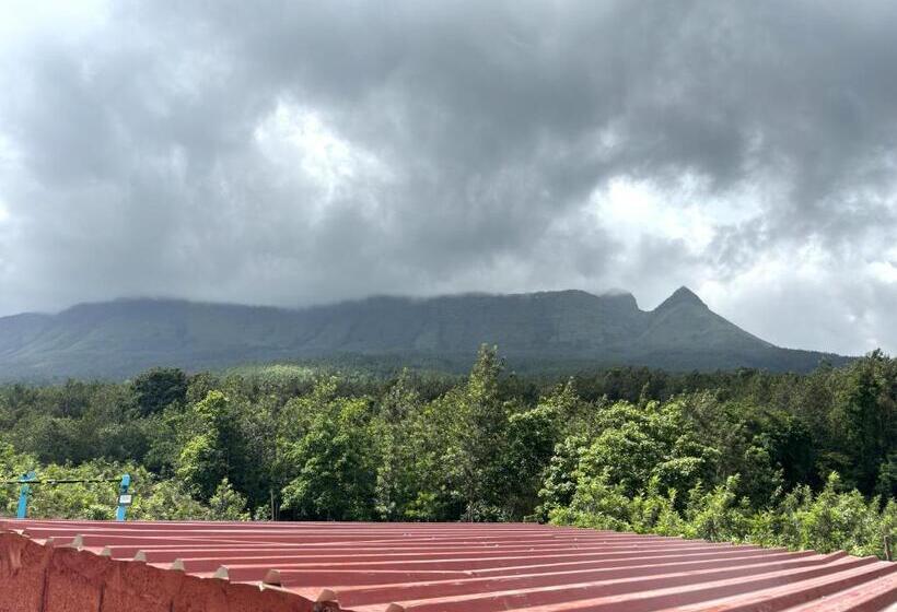 منتجع Siri Vismaya Home Stay