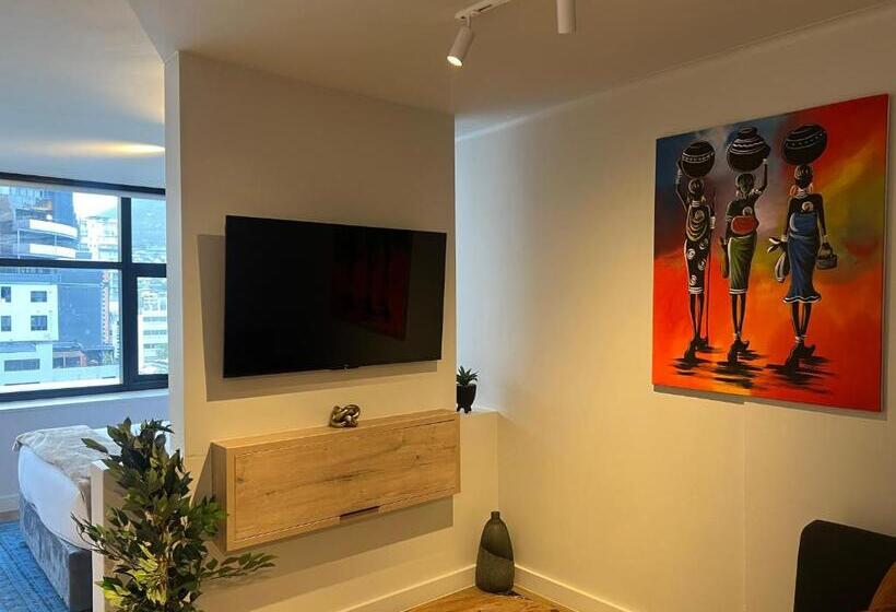 The Tokyo 708   Family Studio