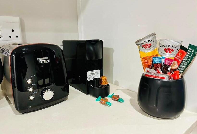 The Tokyo 708   Family Studio