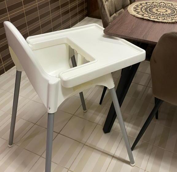 شقة فندقية ثلاث غرف نوم وغرفة معيشة ومطبخ ومدخل خاص