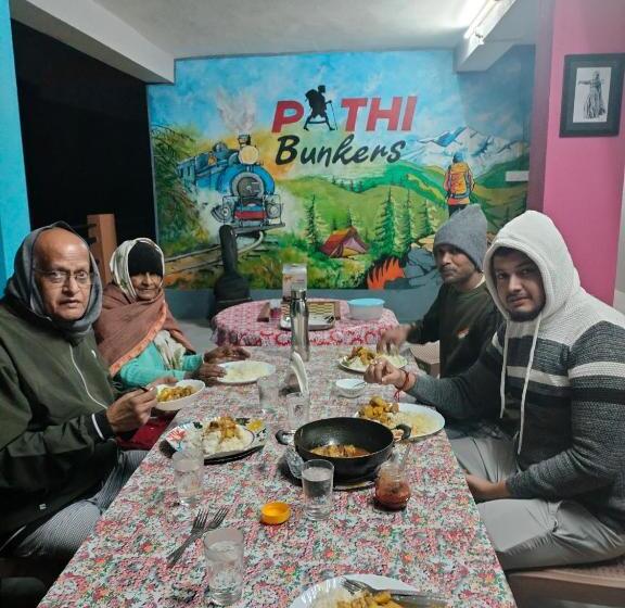 호스텔 Pathi Bunkers