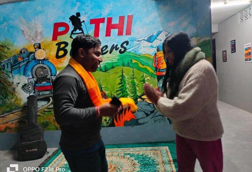 호스텔 Pathi Bunkers