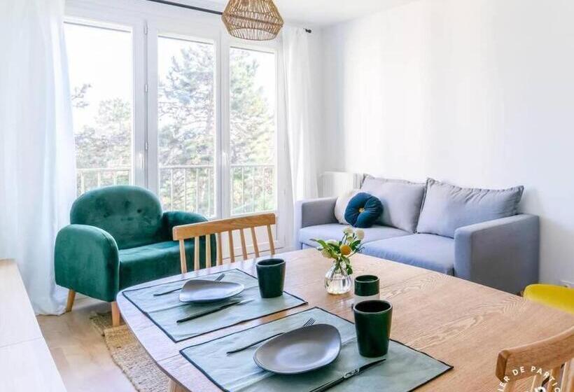 住宿加早餐 Eiffel Tower View Paris Saint Lazare 25 Minutes / La Defense 15 Minutes