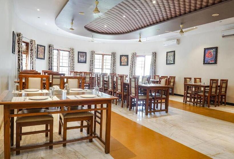 Fabhotel Lotus Resort