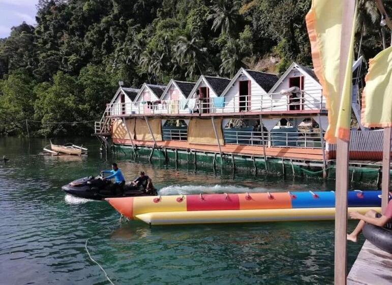 Fullo’s Seafront And Spring Resort