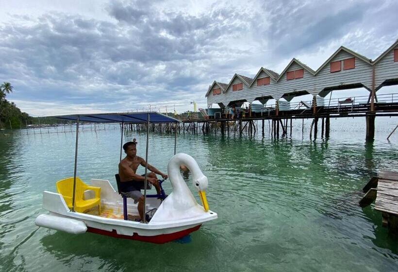 Fullo’s Seafront And Spring Resort