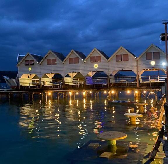 Fullo’s Seafront And Spring Resort