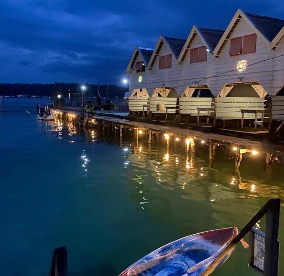 Fullo’s Seafront And Spring Resort