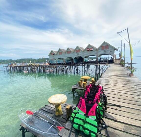 Fullo’s Seafront And Spring Resort