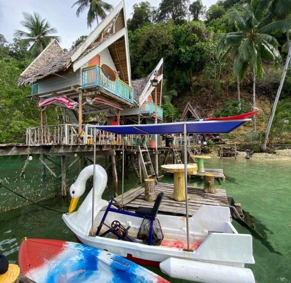 Fullo’s Seafront And Spring Resort