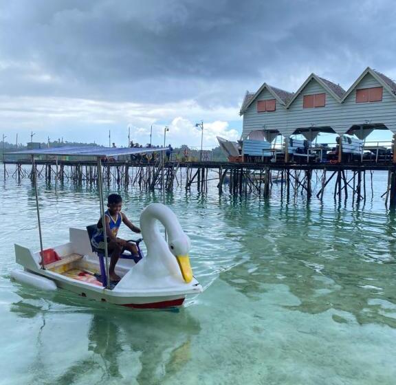 Fullo’s Seafront And Spring Resort