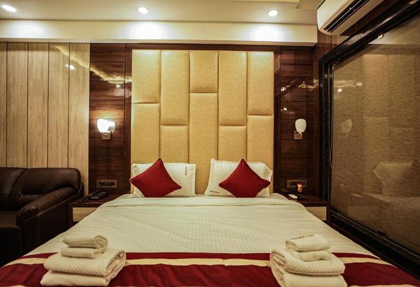 Gogol Beach Resort !! Luxury Room With Mesmerizing Sunset Views & Free Parking !!