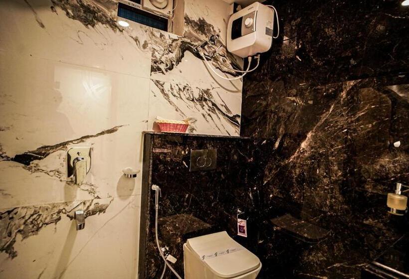 Gogol Beach Resort !! Luxury Room With Mesmerizing Sunset Views & Free Parking !!