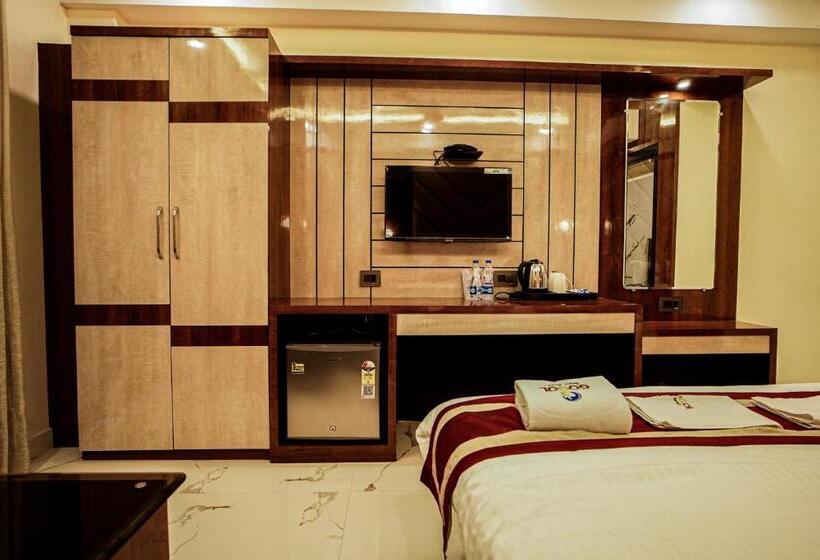 Gogol Beach Resort !! Luxury Room With Mesmerizing Sunset Views & Free Parking !!