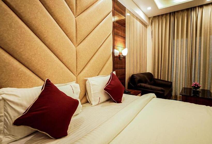 Gogol Beach Resort !! Luxury Room With Mesmerizing Sunset Views & Free Parking !!