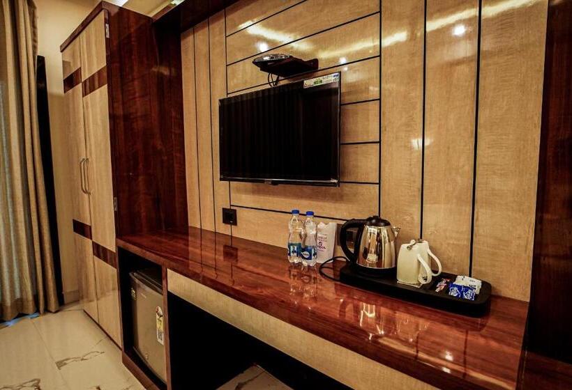 Gogol Beach Resort !! Luxury Room With Mesmerizing Sunset Views & Free Parking !!