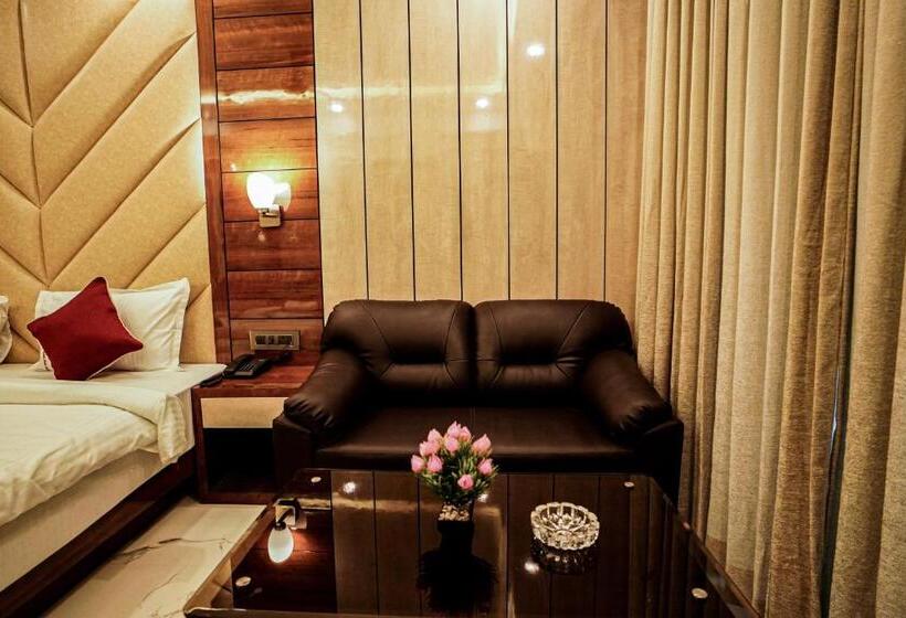 Gogol Beach Resort !! Luxury Room With Mesmerizing Sunset Views & Free Parking !!