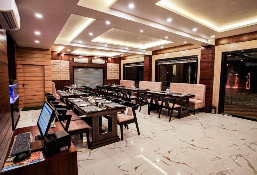 Gogol Beach Resort !! Luxury Room With Mesmerizing Sunset Views & Free Parking !!