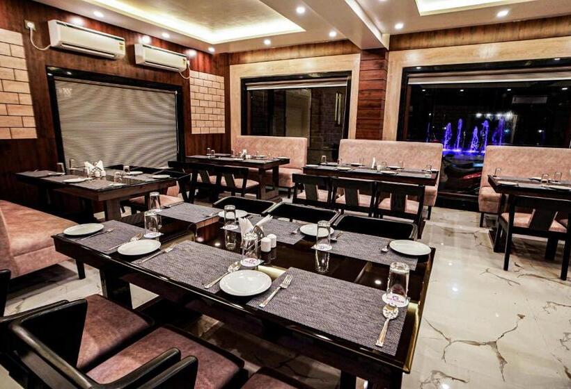 Gogol Beach Resort !! Luxury Room With Mesmerizing Sunset Views & Free Parking !!