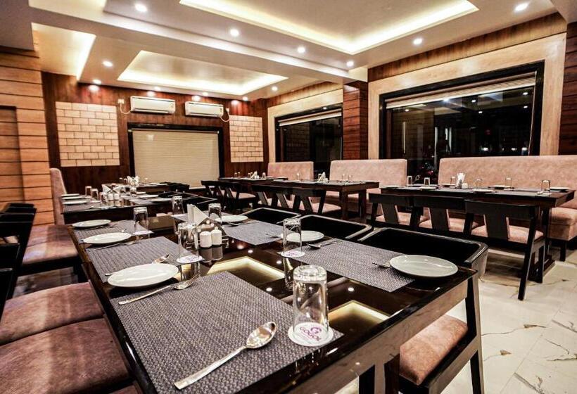 Gogol Beach Resort !! Luxury Room With Mesmerizing Sunset Views & Free Parking !!