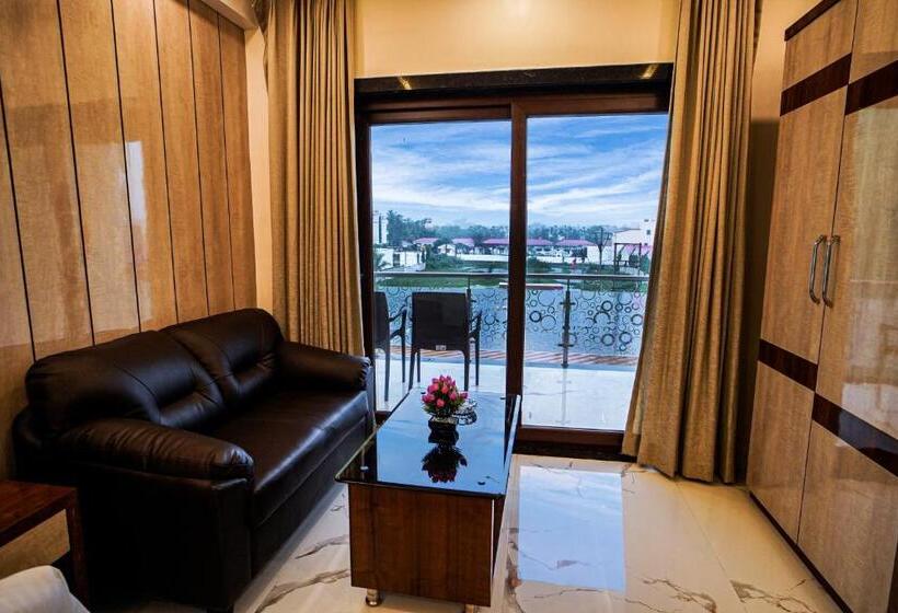 Gogol Beach Resort !! Luxury Room With Mesmerizing Sunset Views & Free Parking !!