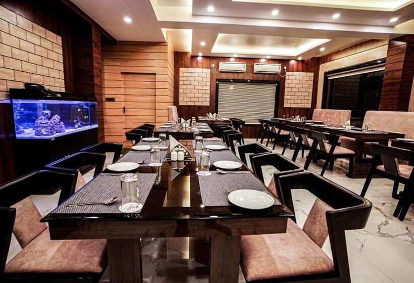 Gogol Beach Resort !! Luxury Room With Mesmerizing Sunset Views & Free Parking !!