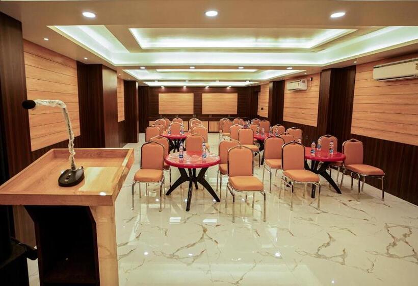 Gogol Beach Resort !! Luxury Room With Mesmerizing Sunset Views & Free Parking !!