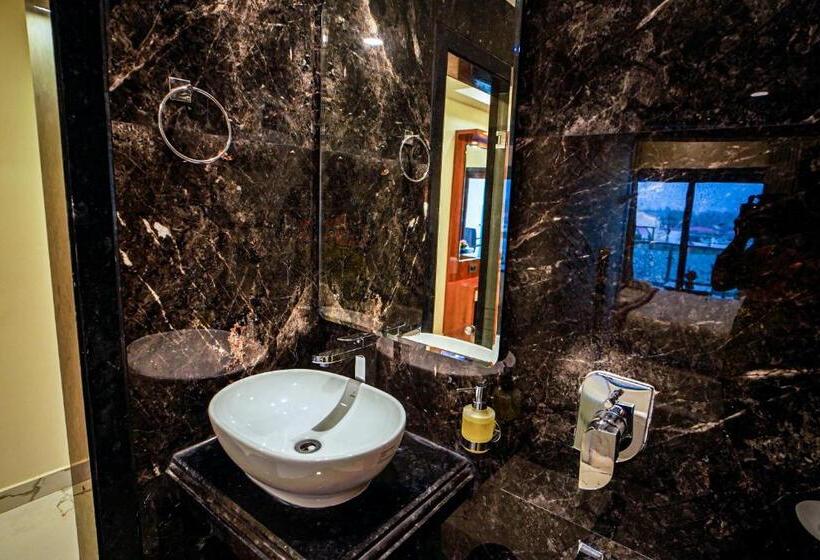 Gogol Beach Resort !! Luxury Room With Mesmerizing Sunset Views & Free Parking !!