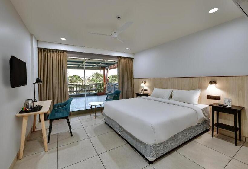 ホテル Antarim Express