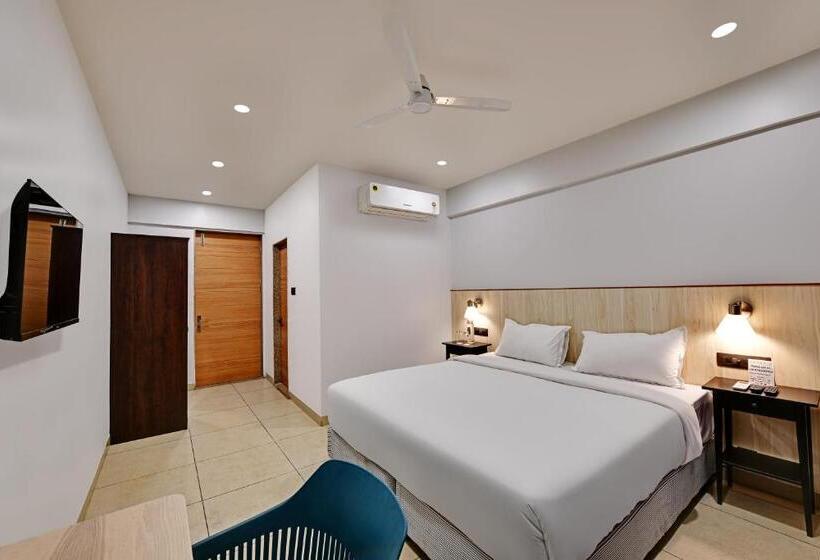 ホテル Antarim Express