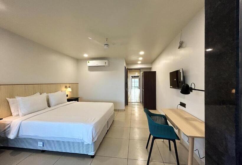 ホテル Antarim Express