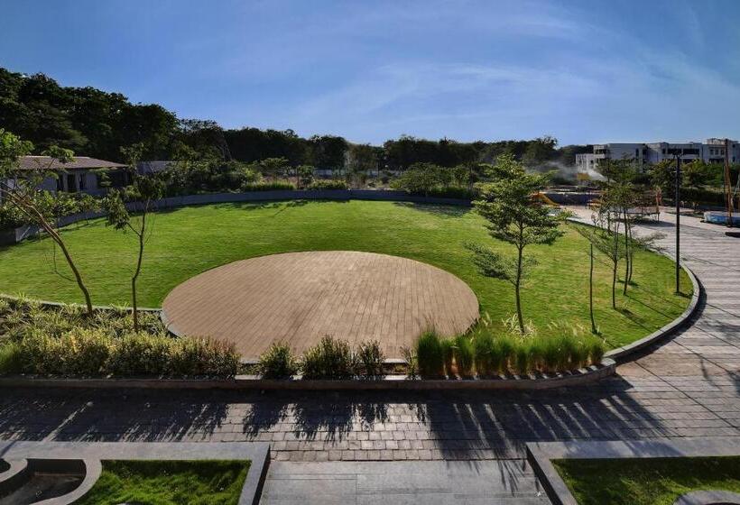 ホテル Antarim Express