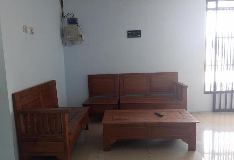 فندق Capital O 93116 Srawung Family Homestay Syariah