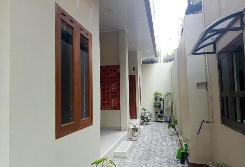 فندق Capital O 93116 Srawung Family Homestay Syariah